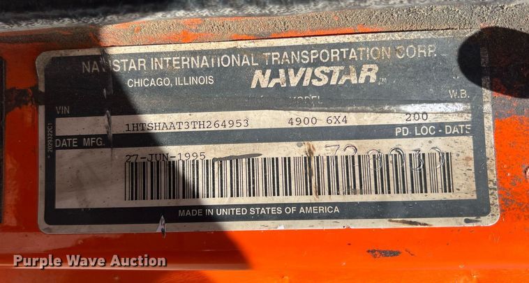 image for item LG9213 1996 International 4900  dump truck