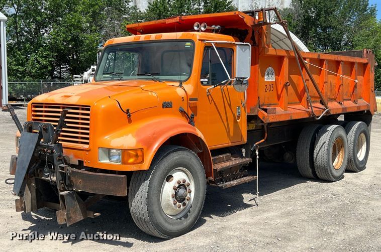 image for item LG9214 1996 International 4900  dump truck