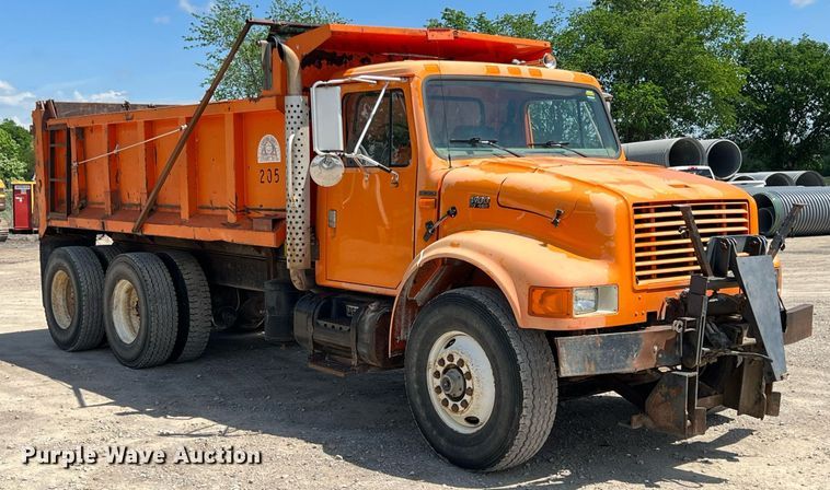 image for item LG9214 1996 International 4900  dump truck