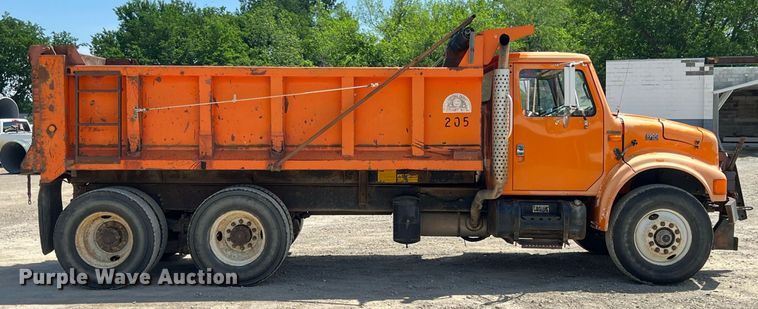 image for item LG9214 1996 International 4900  dump truck