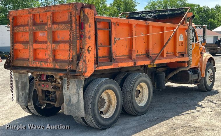 image for item LG9214 1996 International 4900  dump truck