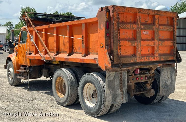 image for item LG9214 1996 International 4900  dump truck
