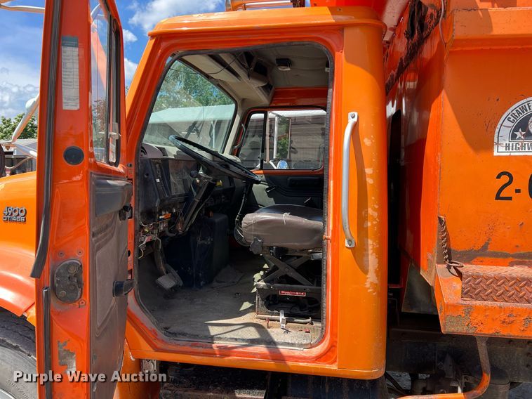 image for item LG9214 1996 International 4900  dump truck
