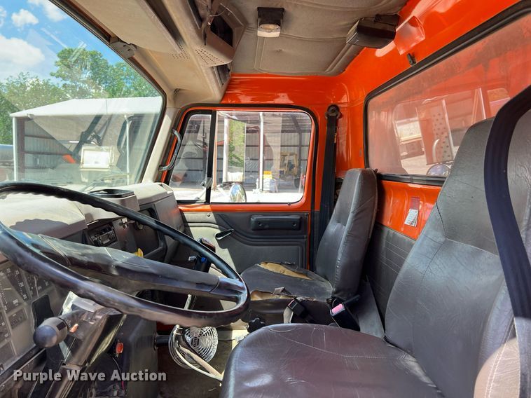 image for item LG9214 1996 International 4900  dump truck