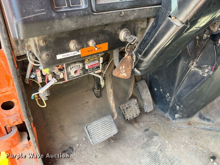 image for item LG9214 1996 International 4900  dump truck