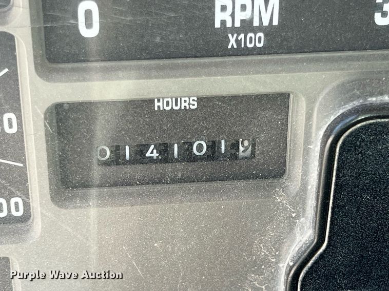 image for item LG9214 1996 International 4900  dump truck