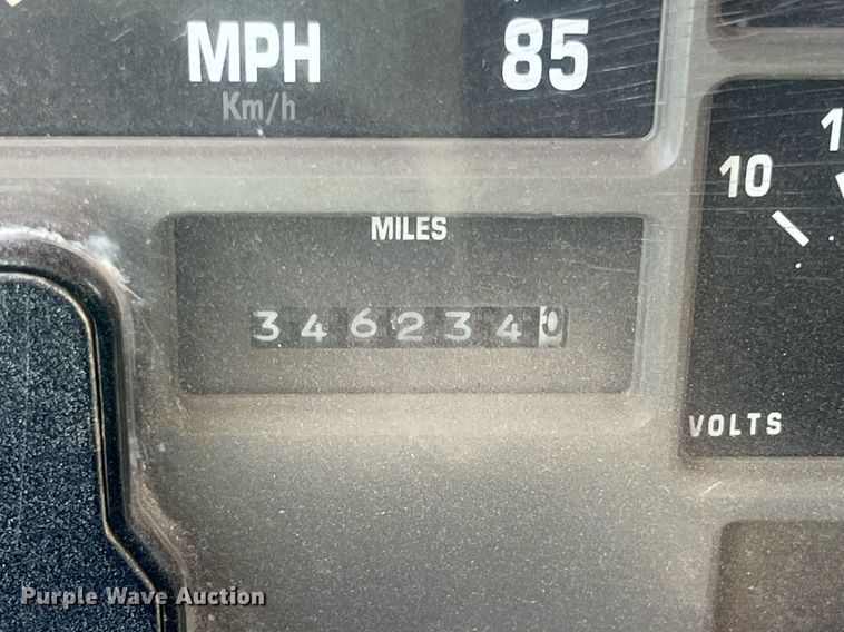 image for item LG9214 1996 International 4900  dump truck