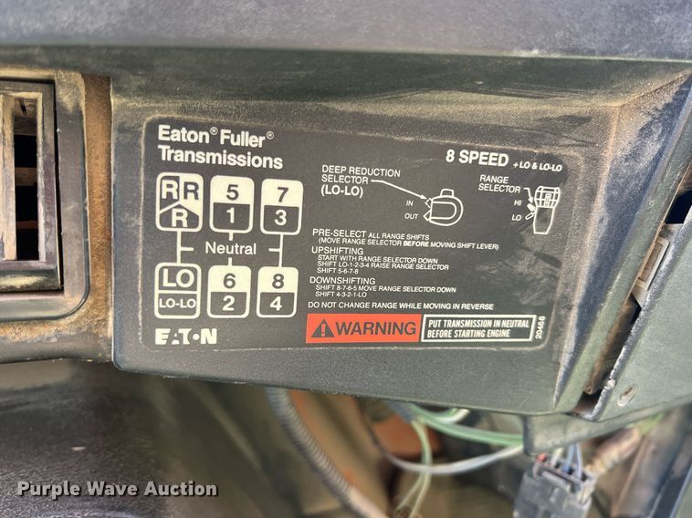 image for item LG9214 1996 International 4900  dump truck