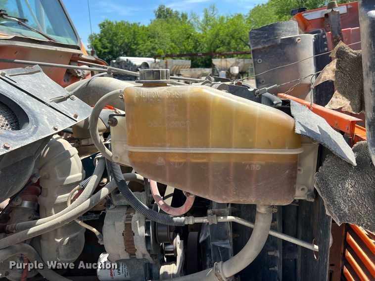 image for item LG9214 1996 International 4900  dump truck