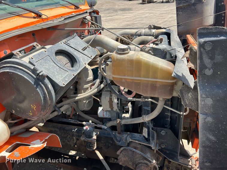 image for item LG9214 1996 International 4900  dump truck