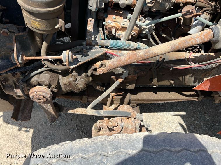 image for item LG9214 1996 International 4900  dump truck