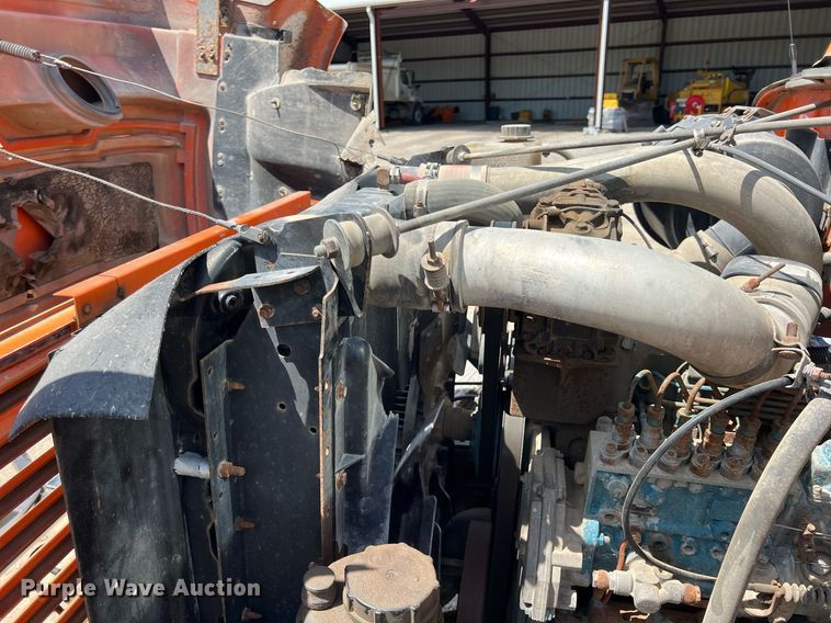 image for item LG9214 1996 International 4900  dump truck