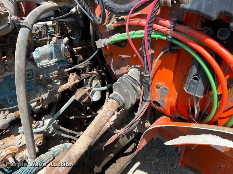 image for item LG9214 1996 International 4900  dump truck