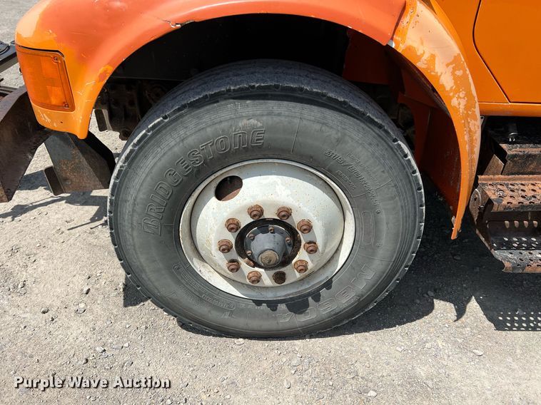 image for item LG9214 1996 International 4900  dump truck