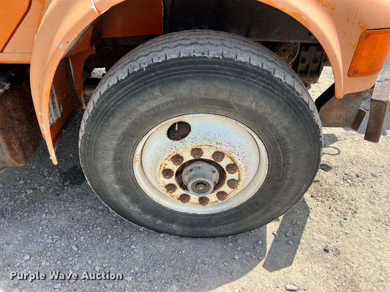 image for item LG9214 1996 International 4900  dump truck