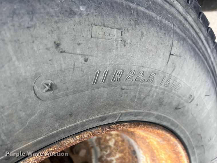 image for item LG9214 1996 International 4900  dump truck