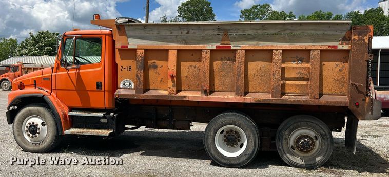 image for item LG9215 2003 Freightliner FL80  dump truck