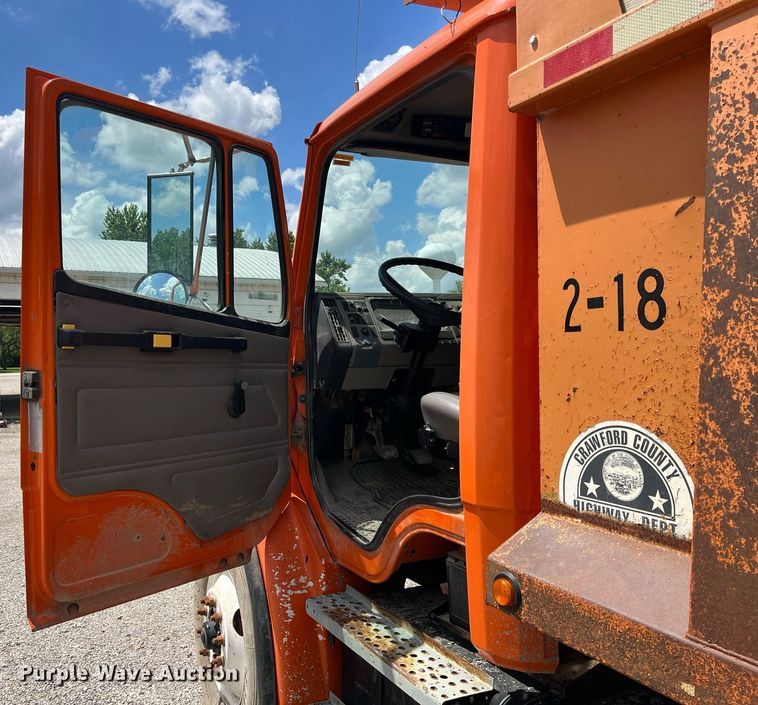 image for item LG9215 2003 Freightliner FL80  dump truck