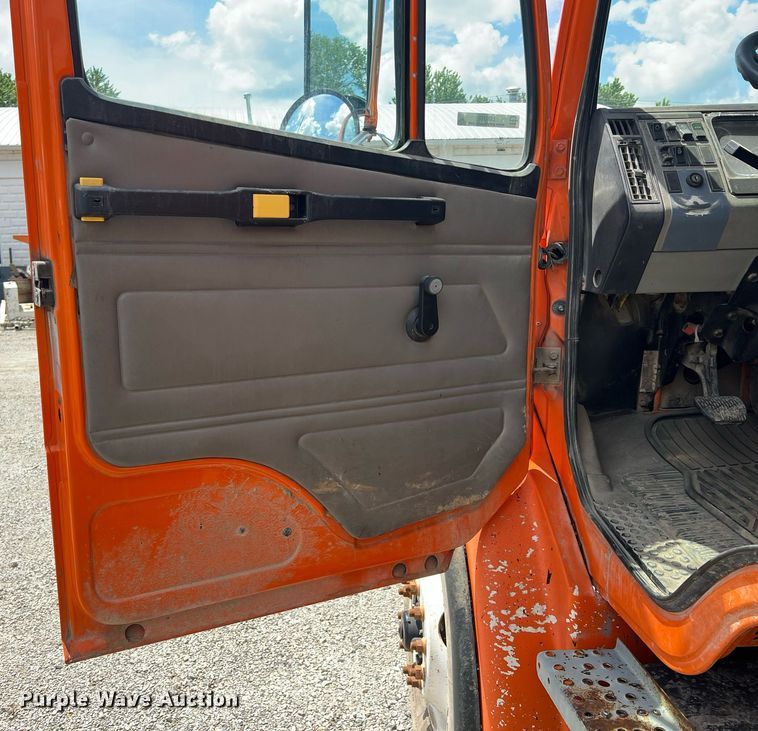 image for item LG9215 2003 Freightliner FL80  dump truck