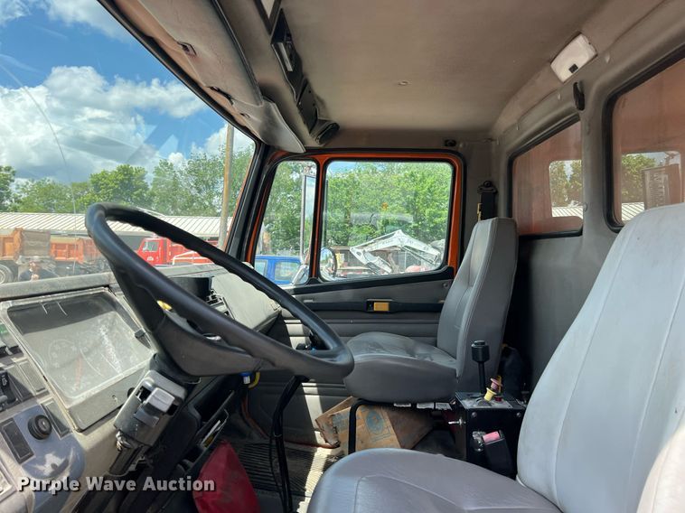 image for item LG9215 2003 Freightliner FL80  dump truck