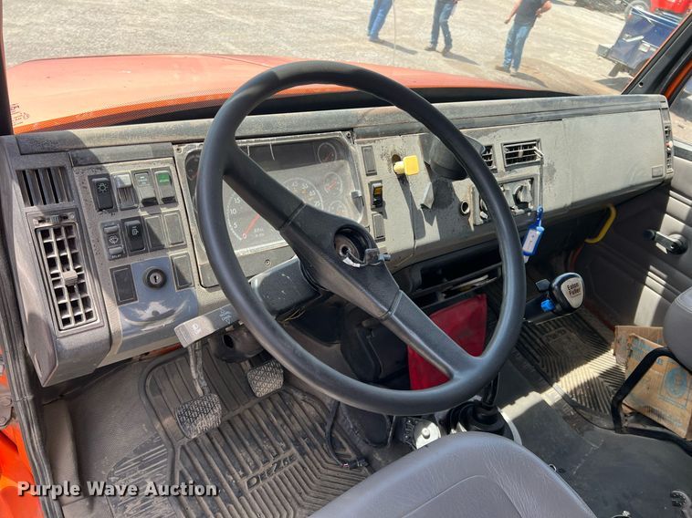 image for item LG9215 2003 Freightliner FL80  dump truck