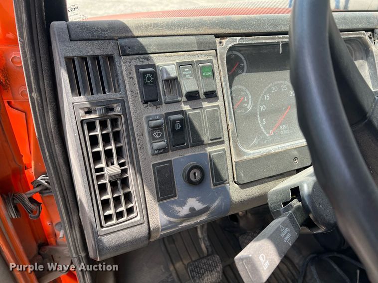 image for item LG9215 2003 Freightliner FL80  dump truck