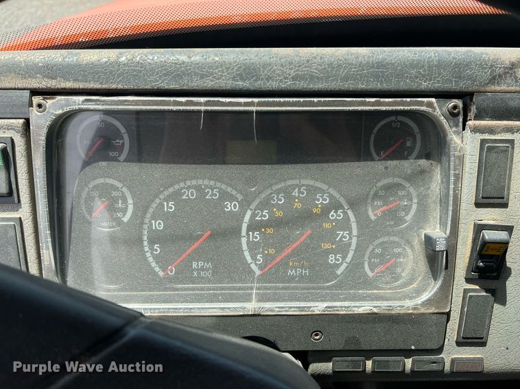 image for item LG9215 2003 Freightliner FL80  dump truck