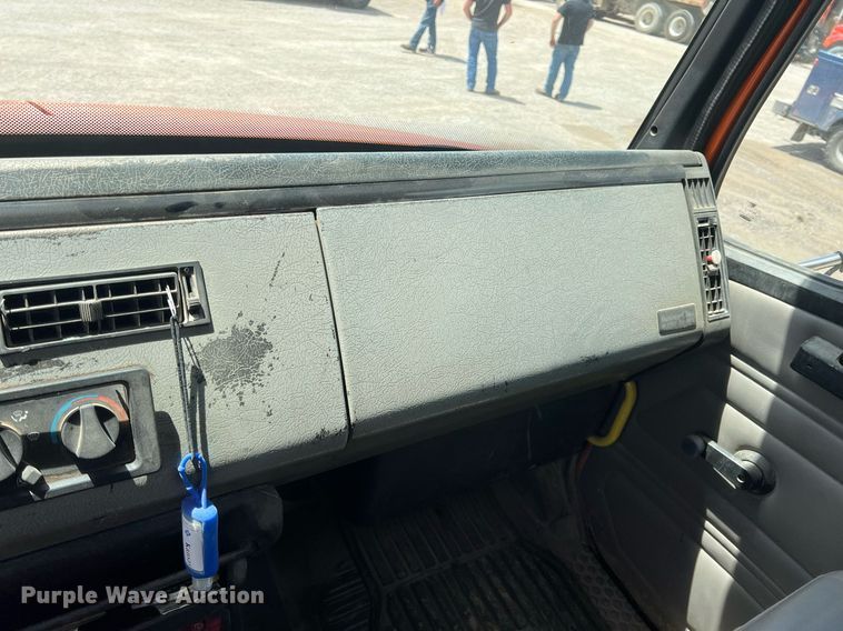 image for item LG9215 2003 Freightliner FL80  dump truck