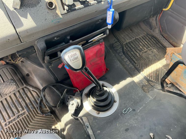 image for item LG9215 2003 Freightliner FL80  dump truck