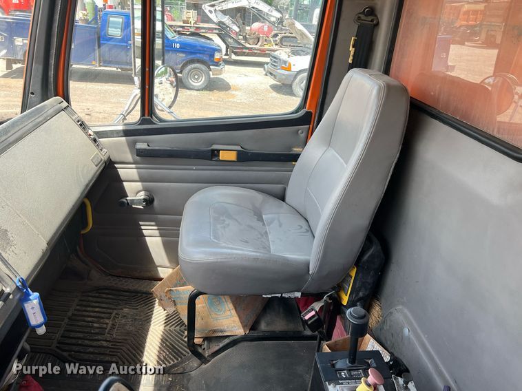 image for item LG9215 2003 Freightliner FL80  dump truck