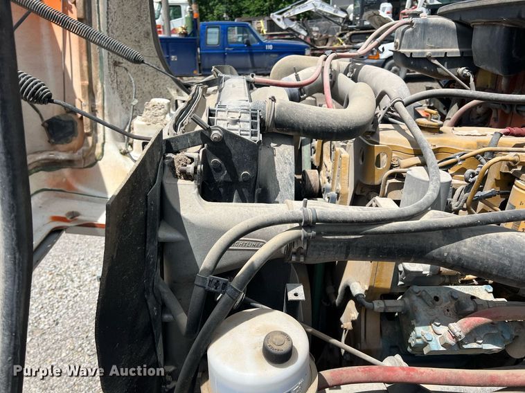 image for item LG9215 2003 Freightliner FL80  dump truck