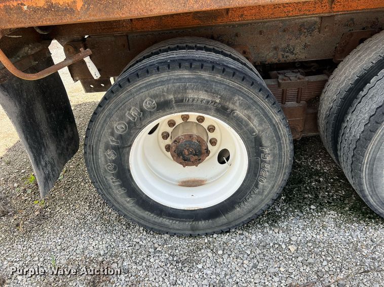 image for item LG9215 2003 Freightliner FL80  dump truck