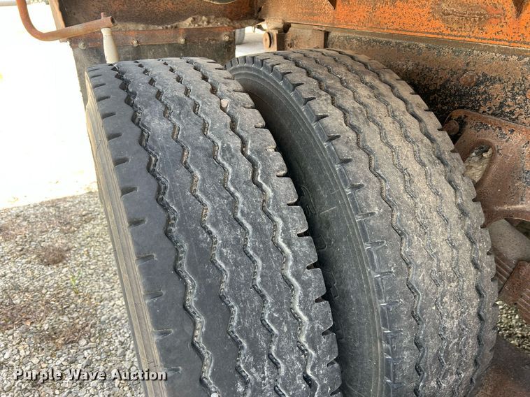 image for item LG9215 2003 Freightliner FL80  dump truck