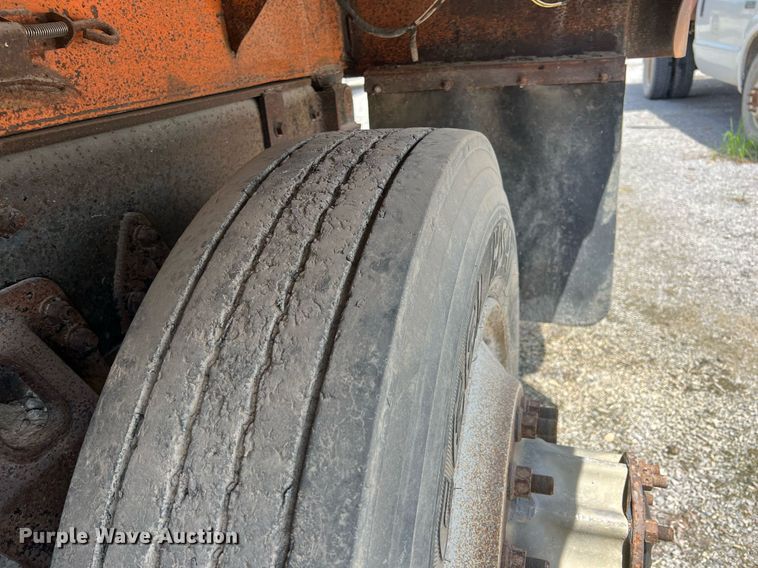 image for item LG9215 2003 Freightliner FL80  dump truck