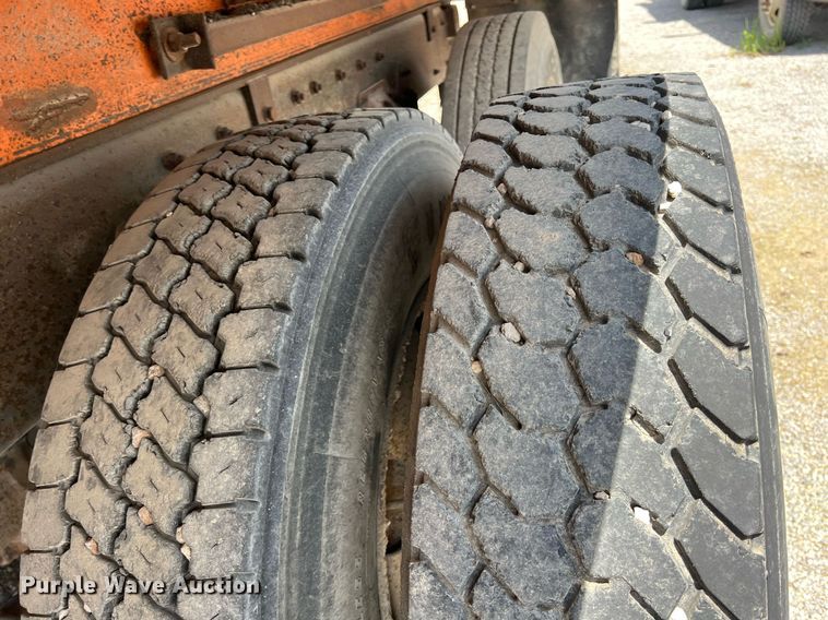 image for item LG9215 2003 Freightliner FL80  dump truck