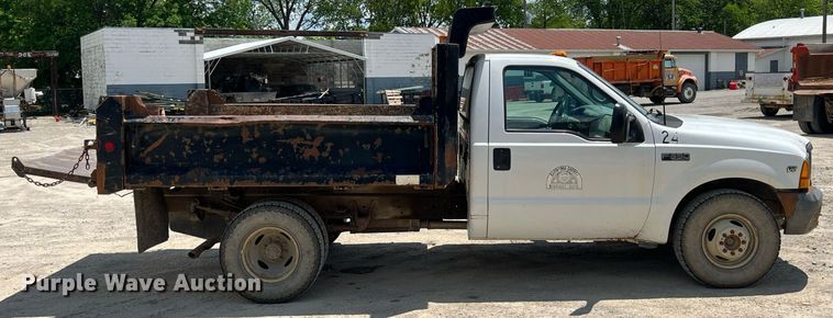 image for item LG9218 1999 Ford F350 Super Duty  dump flatbed pickup truck