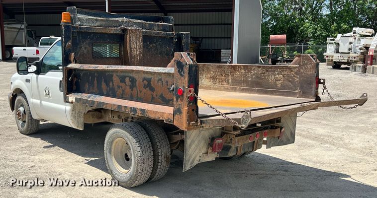 image for item LG9218 1999 Ford F350 Super Duty  dump flatbed pickup truck