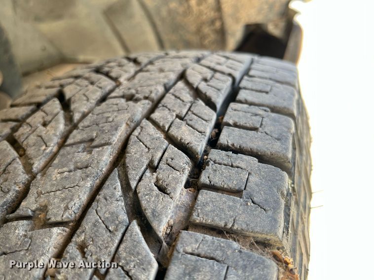 image for item LG9218 1999 Ford F350 Super Duty  dump flatbed pickup truck