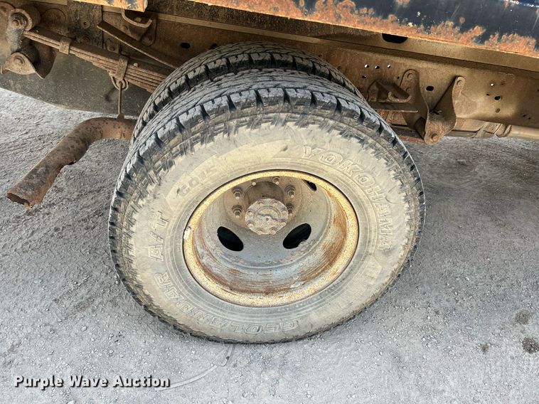 image for item LG9218 1999 Ford F350 Super Duty  dump flatbed pickup truck