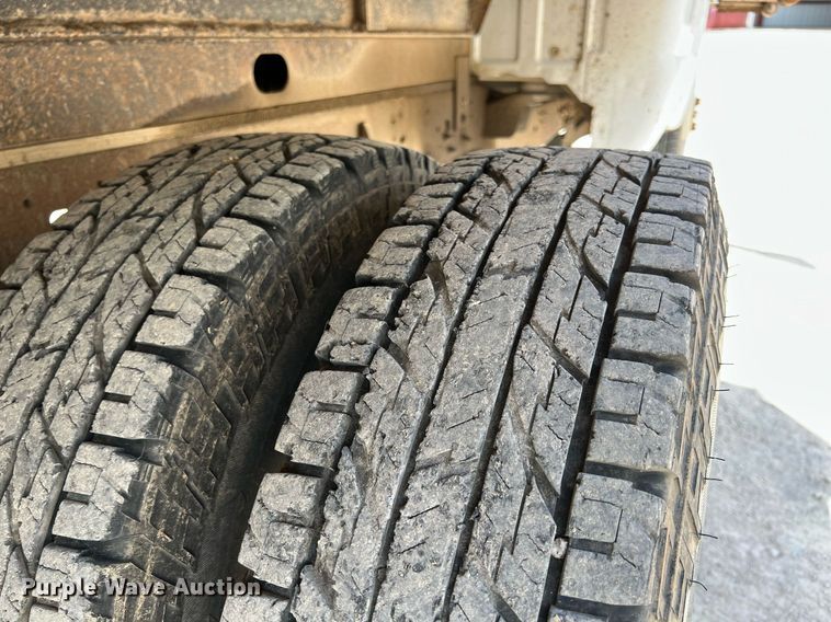 image for item LG9218 1999 Ford F350 Super Duty  dump flatbed pickup truck