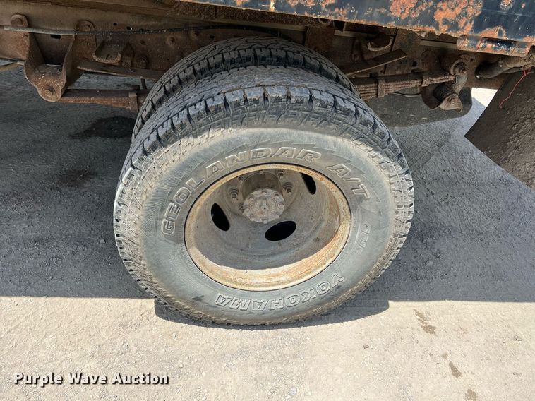 image for item LG9218 1999 Ford F350 Super Duty  dump flatbed pickup truck