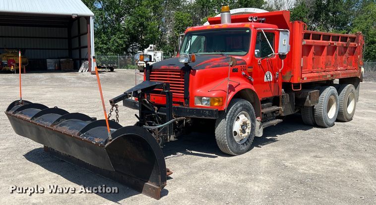 image for item LG9219 1999 International 4900  dump truck
