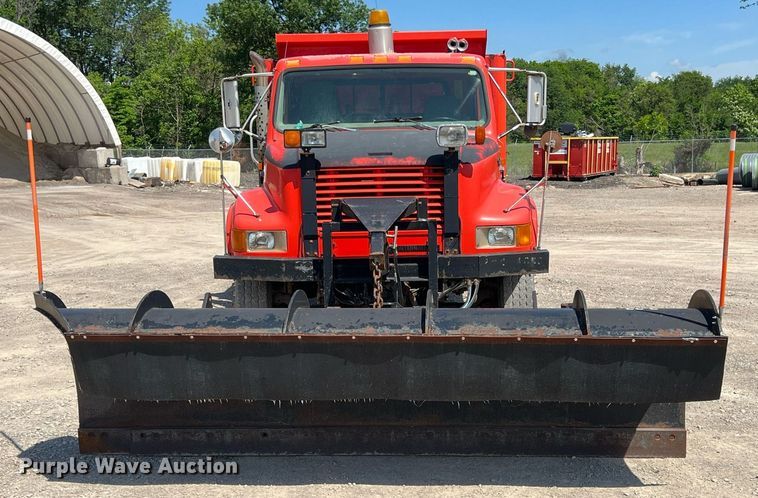 image for item LG9219 1999 International 4900  dump truck
