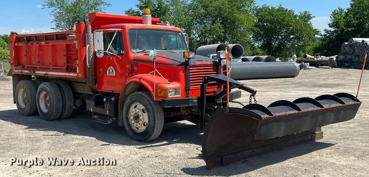 image for item LG9219 1999 International 4900  dump truck