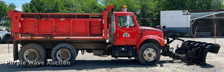 image for item LG9219 1999 International 4900  dump truck