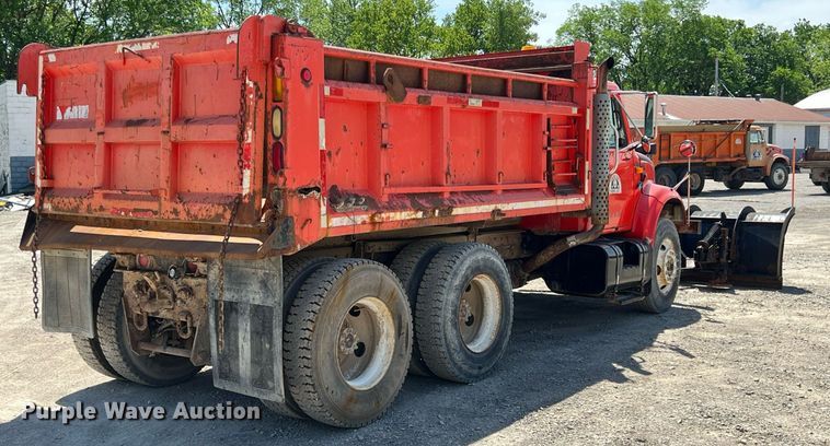 image for item LG9219 1999 International 4900  dump truck