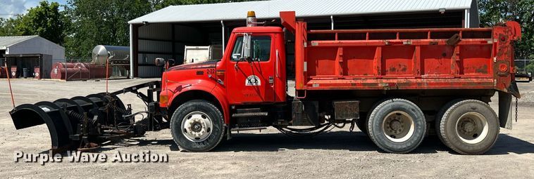 image for item LG9219 1999 International 4900  dump truck