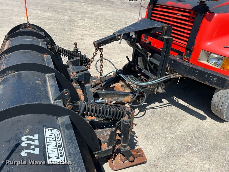 image for item LG9219 1999 International 4900  dump truck