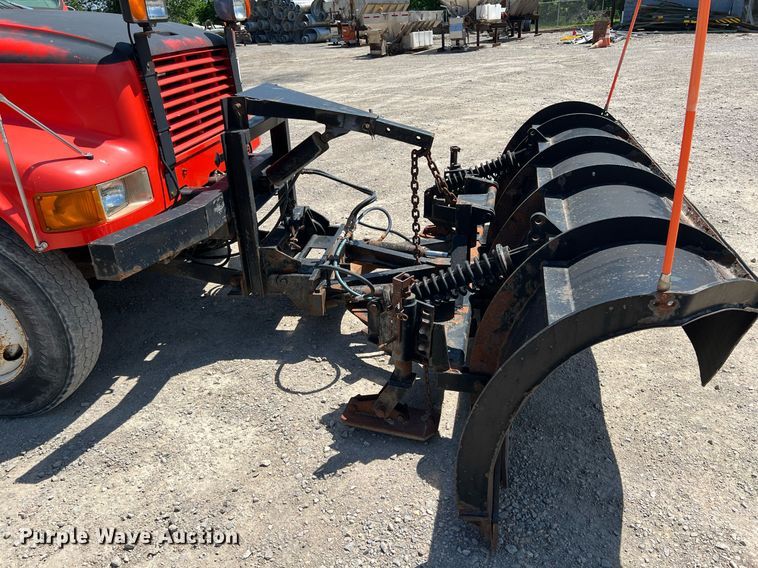 image for item LG9219 1999 International 4900  dump truck