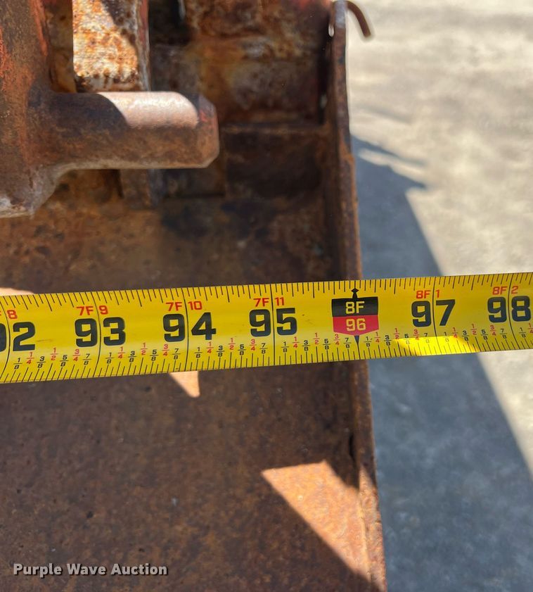 image for item LG9219 1999 International 4900  dump truck